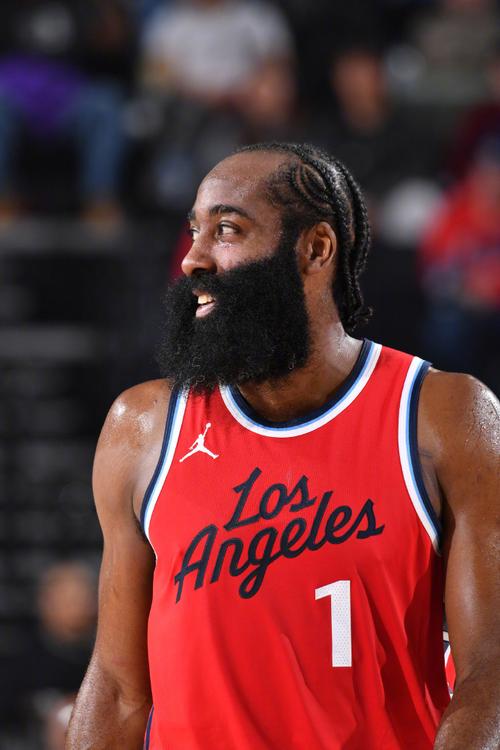 热议海港输球：古斯塔沃停赛影响大；亚冠已是舆论负担（海港落败惹议：古斯塔沃停赛代价不小，亚冠成舆论包袱）