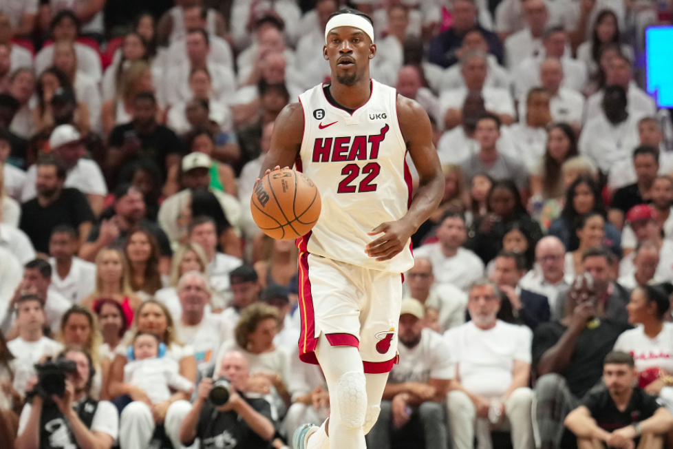 逼抢一旦成功就是快攻（逼抢得手即刻反击）