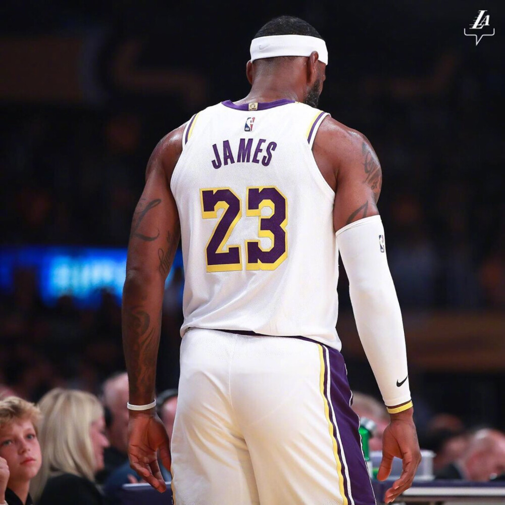 拉什福德单刀踢失表现懒散，巴萨买断前景黯淡（拉什福德错失单刀状态低迷，巴萨买断希望渺茫）