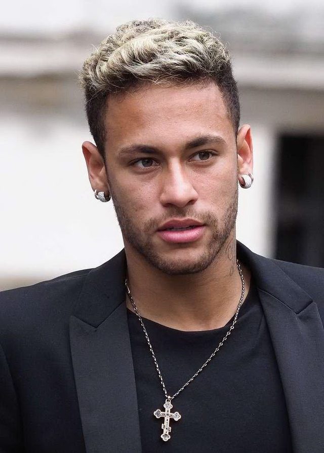 记者：维尼修斯续约谈判失败，皇马设定1.5亿欧初始转会费（记者称维尼修斯续约告吹，皇马开出1.5亿欧起步价）