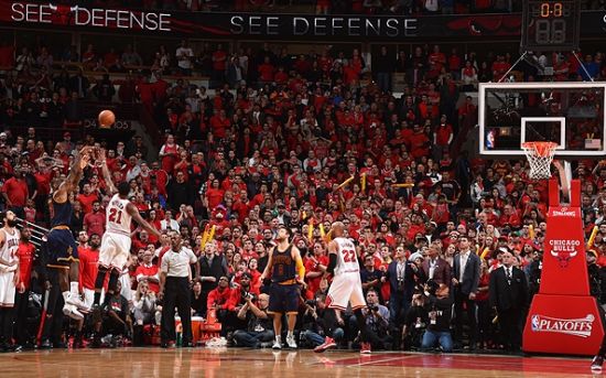 “六连冠”田径老将杨丽婉为聚光灯外的世界呼喊（六冠田径老将杨丽婉，为聚光灯之外的世界发声）