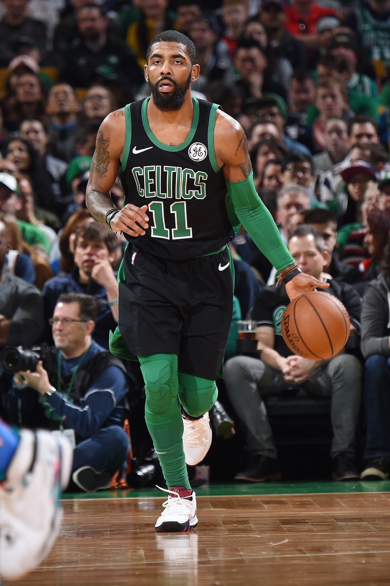 尤维斯塔比亚0比3负弗洛西诺内，阿巴特带队客场失利（尤维斯塔比亚客场0比3不敌弗洛西诺内，阿巴特率队告负）