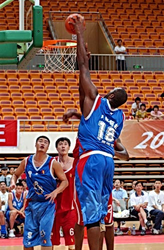 12月1日NBA看点：湖人冲击7连胜，猛龙&尼克斯强强对话（12月1日NBA前瞻：湖人剑指七连胜，猛龙与尼克斯强强碰撞）