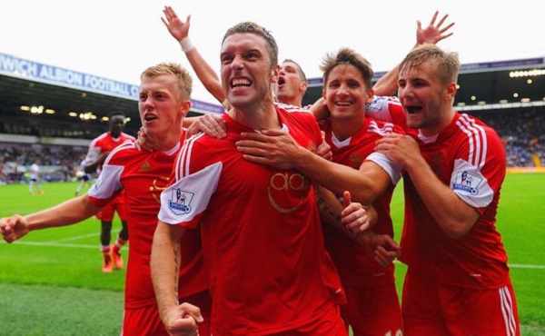 欧冠半场：阿纳别科夫屡送神扑，凯拉特0-0奥林匹亚科斯（欧冠半场：阿纳别科夫高接低挡，凯拉特与奥林匹亚科斯互交白卷）