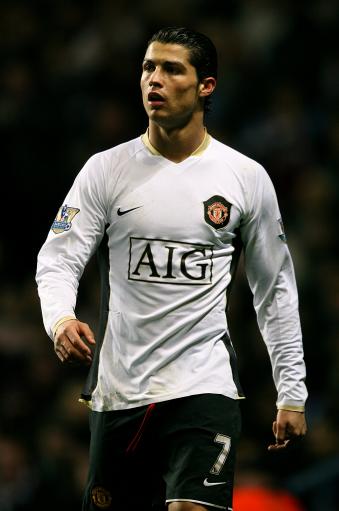 ESPN：曼联重点关注边翼卫引援，并且有7名中场目标（ESPN称曼联优先补强边翼卫，锁定7位中场候选）