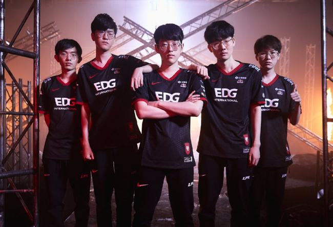 更以自身的 更以自身的